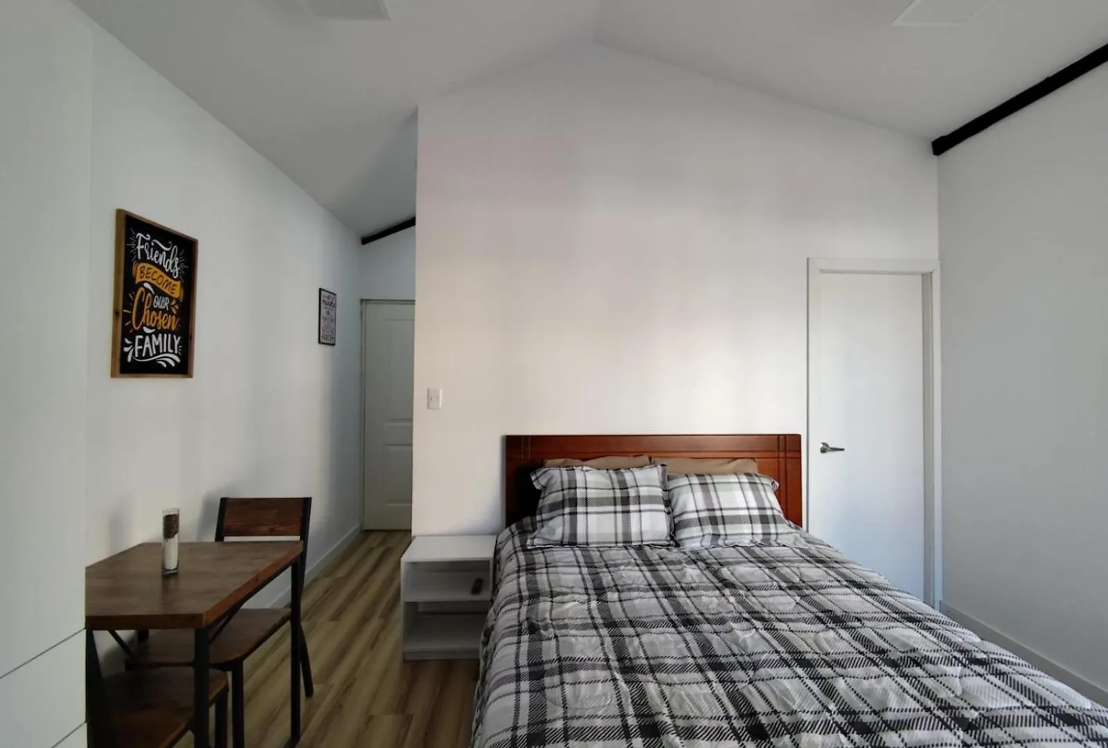 Suites & Estudios Inglaterra II Quito