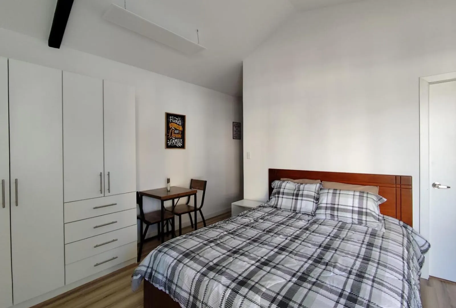 Apartment Suites & Estudios Inglaterra II Quito