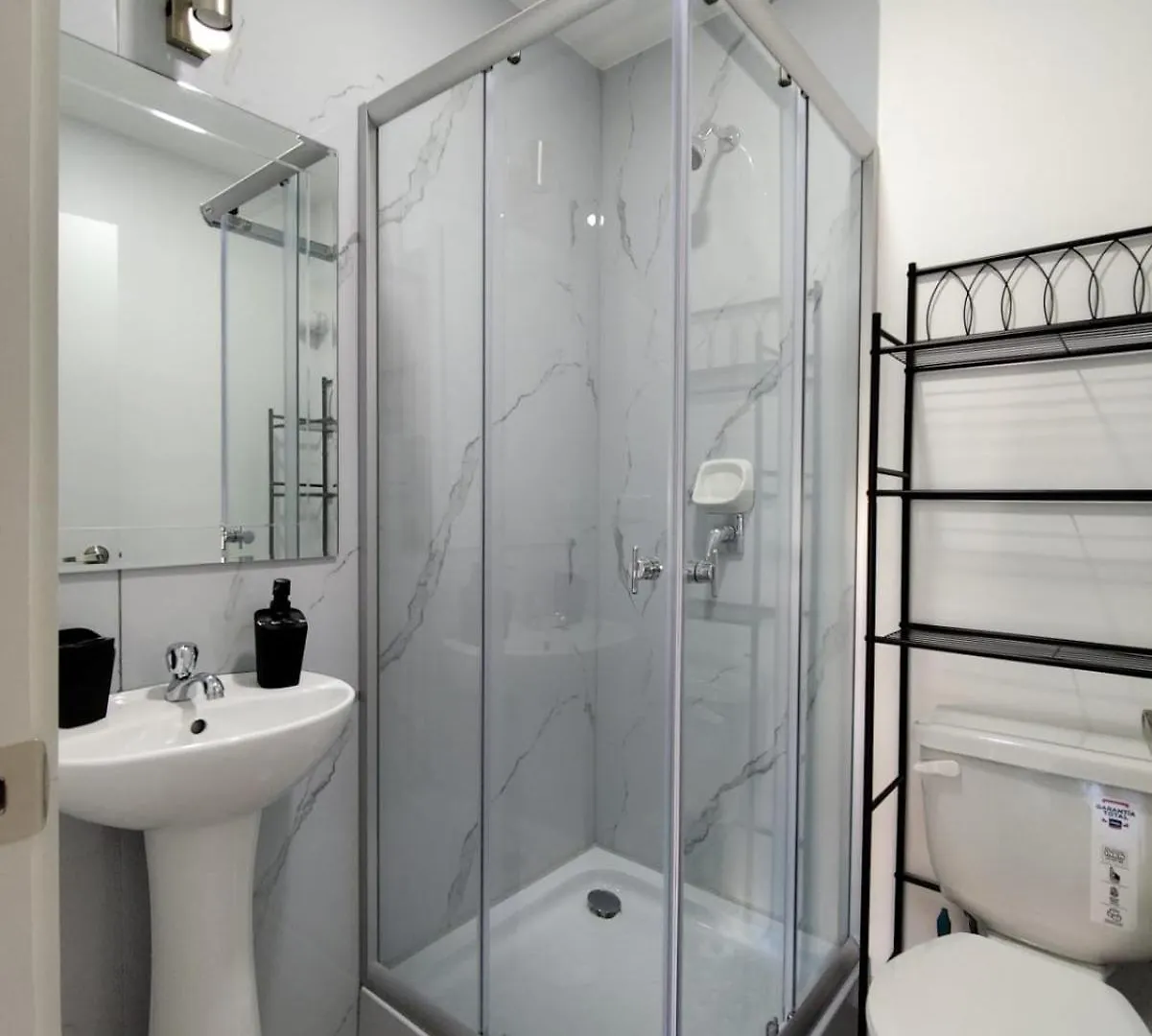 Apartment Suites & Estudios Inglaterra II Quito