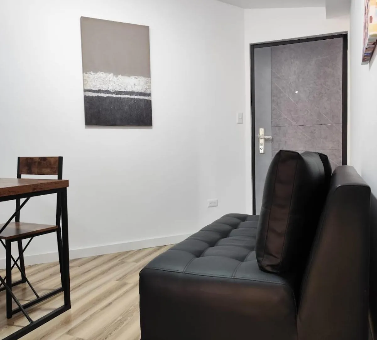 Suites & Estudios Inglaterra II Quito Apartment