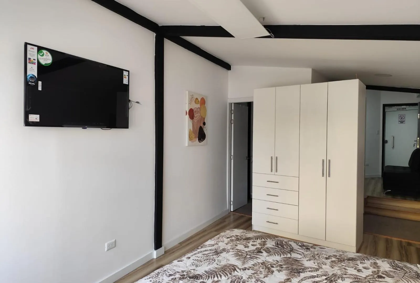 Suites & Estudios Inglaterra II Quito Apartment